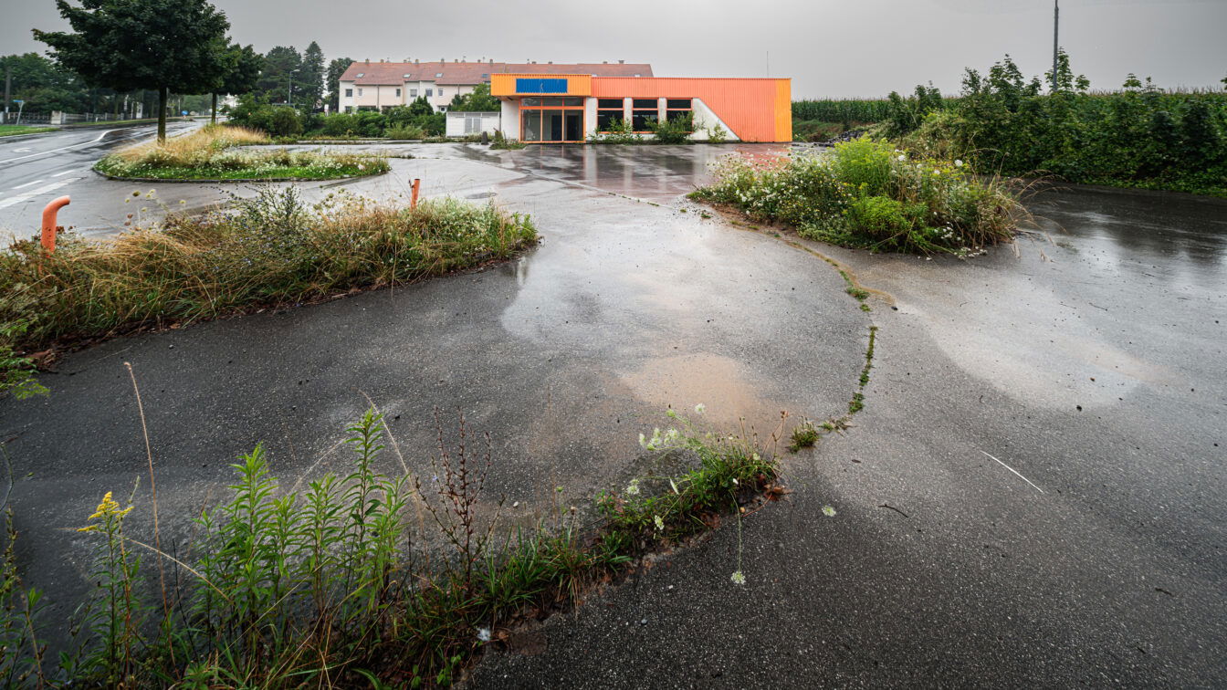 ehemalige Zielpunkt-Filiale mit Parkplatz in Hornstein