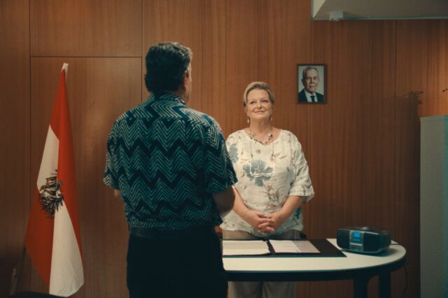 Filmszene aus Noch lange keine Lipizzaner