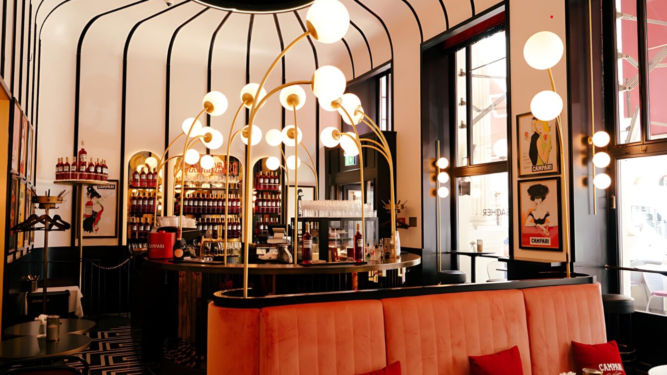 (c) Hotel Sacher Der Salon Sacher im Hotel Sacher in Wien