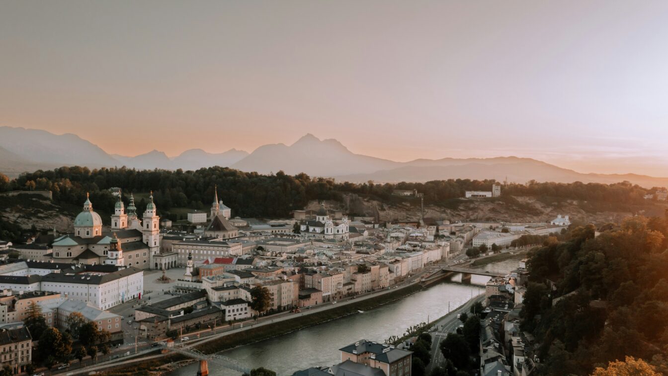 (c) Patrick Langwallner | Unsplash Blick auf Salzburg in Österreich