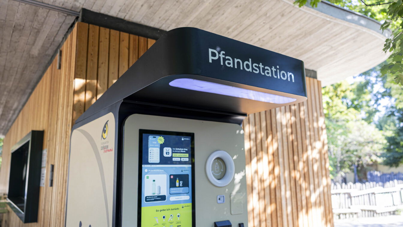 (c) Pfandabär Automatensysteme FlexKapG Ein Automat von Pfandabär im Tiergarten Schönbrunn