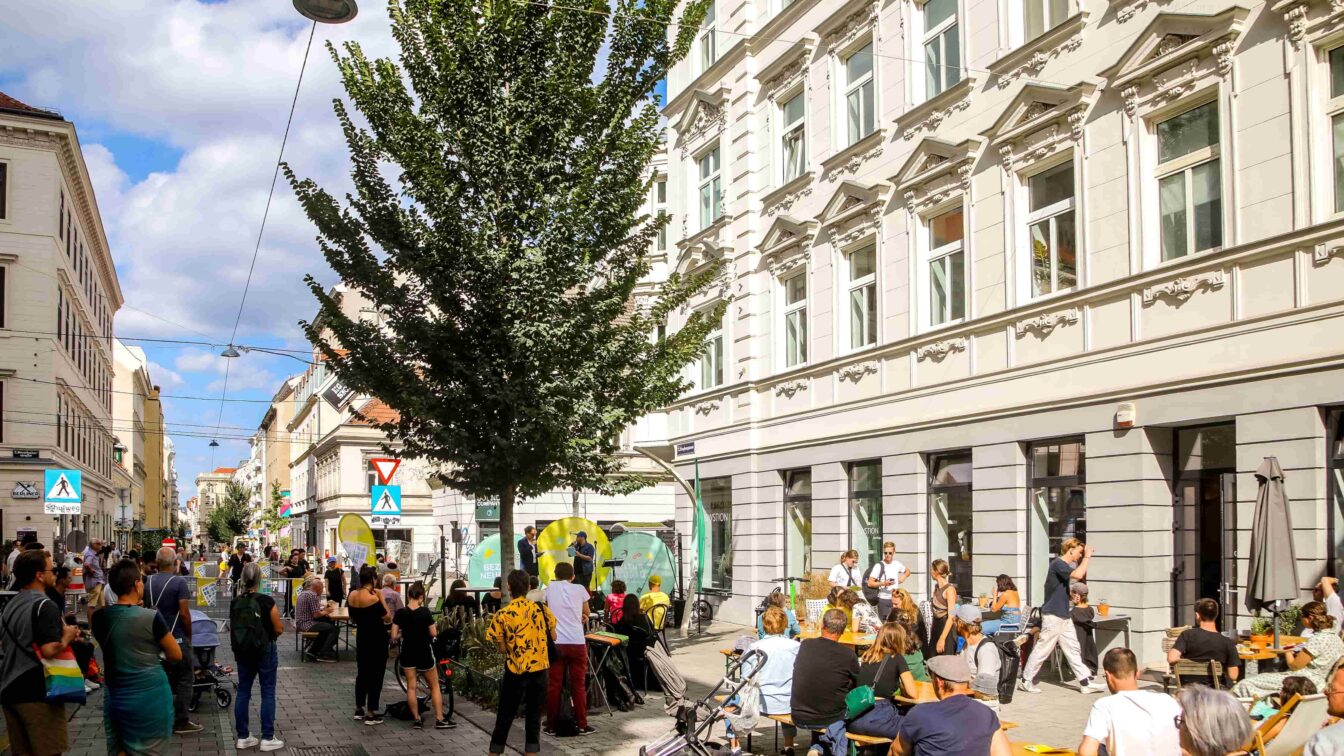Christian Fürthner Straßenfest mit Menschen: Literaturmeile Zieglergasse