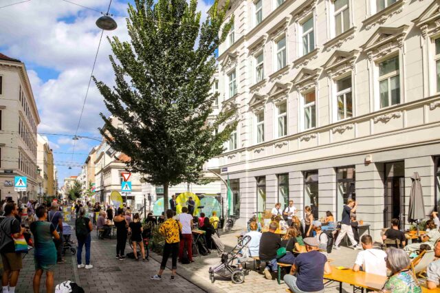 Christian Fürthner Straßenfest mit Menschen: Literaturmeile Zieglergasse