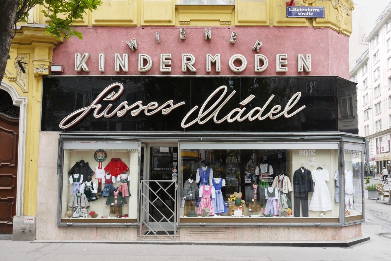 Die alte Ladenfront vom Süßen Mädel in Wien