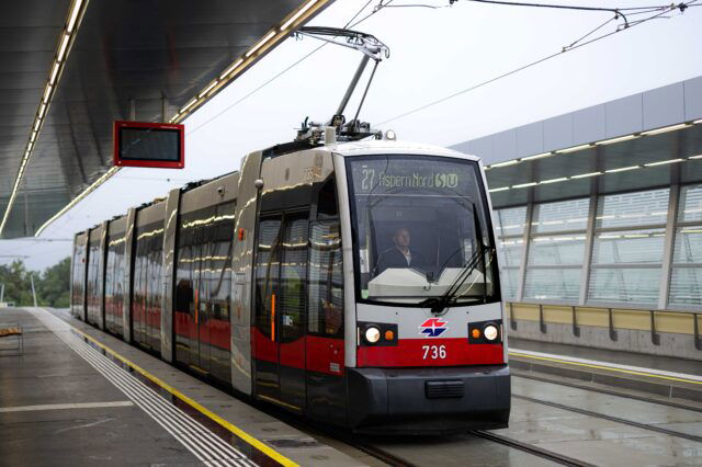 Premierenfahrt der neuen Bim 27