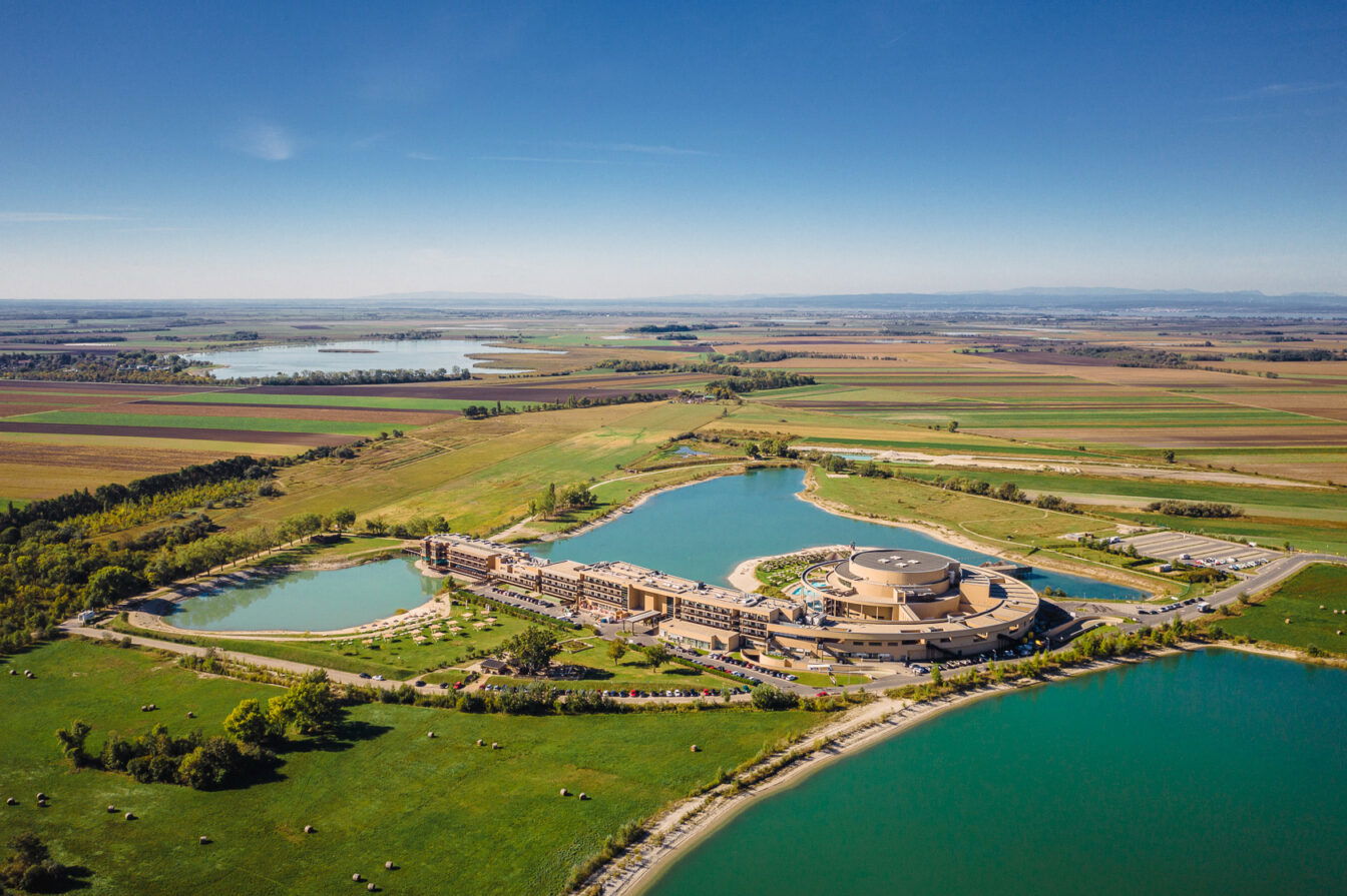 Therme im Burgenland: Aussenansicht der St. Martins Therme und Lodge 