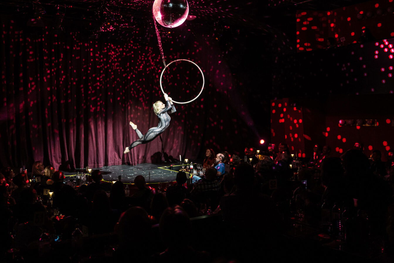 Tipps für den 20. Bezirk in Wien: Szene von Burlesque-Extravaganza im Das Vindobona, 1200