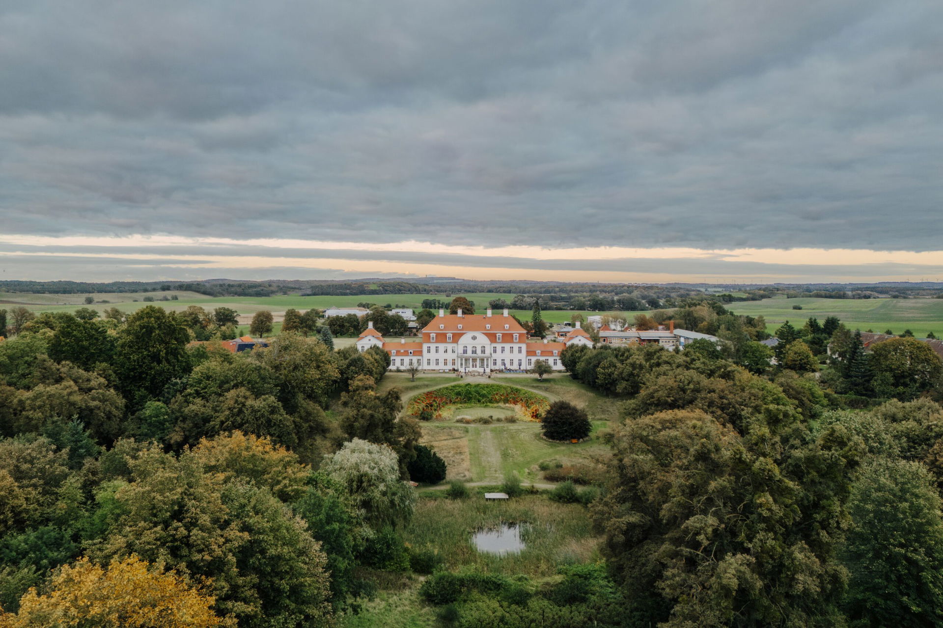 Das Schloss Vietgest mit angrenzendem Park (c) TMV | Petermann 