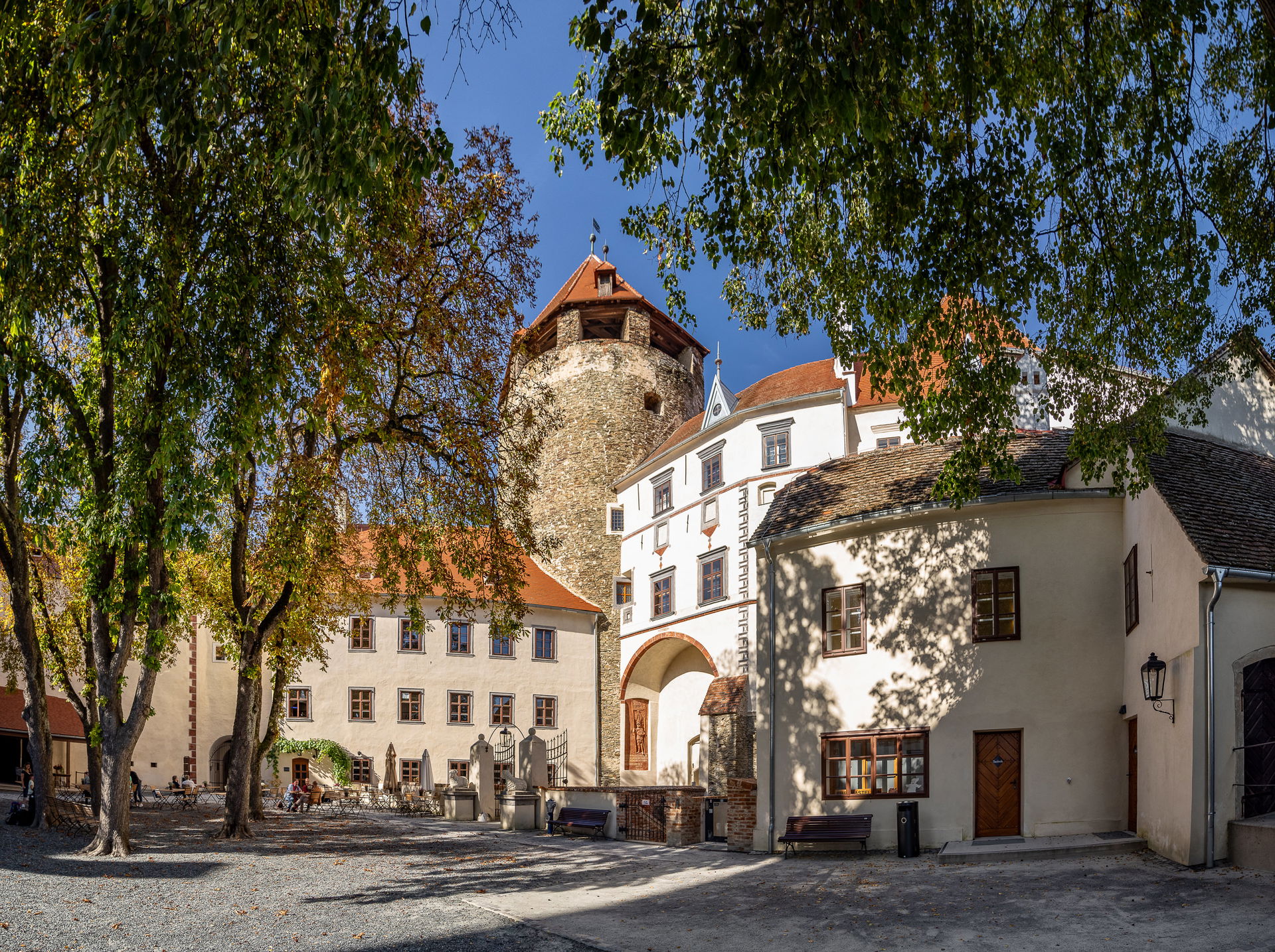 Blick auf den Innenhof der Friedensburg Schlaining