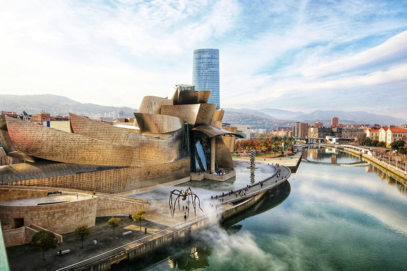 Das moderne Panorama von Bilbao in Spanien
