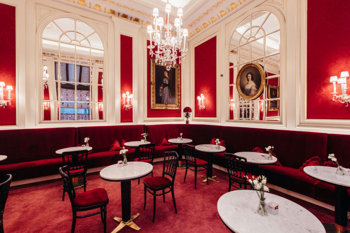Blick in das Café Sacher in Wien