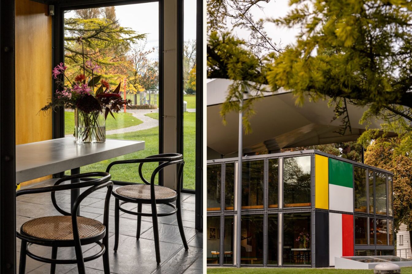 Zweiteiliges Foto des Pavillon Le Corbusier in Zürich. Links der Innenraum mit zwei Stühlen und einem Tisch mit Blumenstrauß, durch das große Fenster fällt der Blick auf den grünen Park. Rechts die Außenansicht des Pavillons mit seiner modernen Glas- und Stahlkonstruktion, verziert mit farbigen Paneelen in Gelb, Grün, Weiß und Rot, umgeben von Bäumen im herbstlichen Laub.