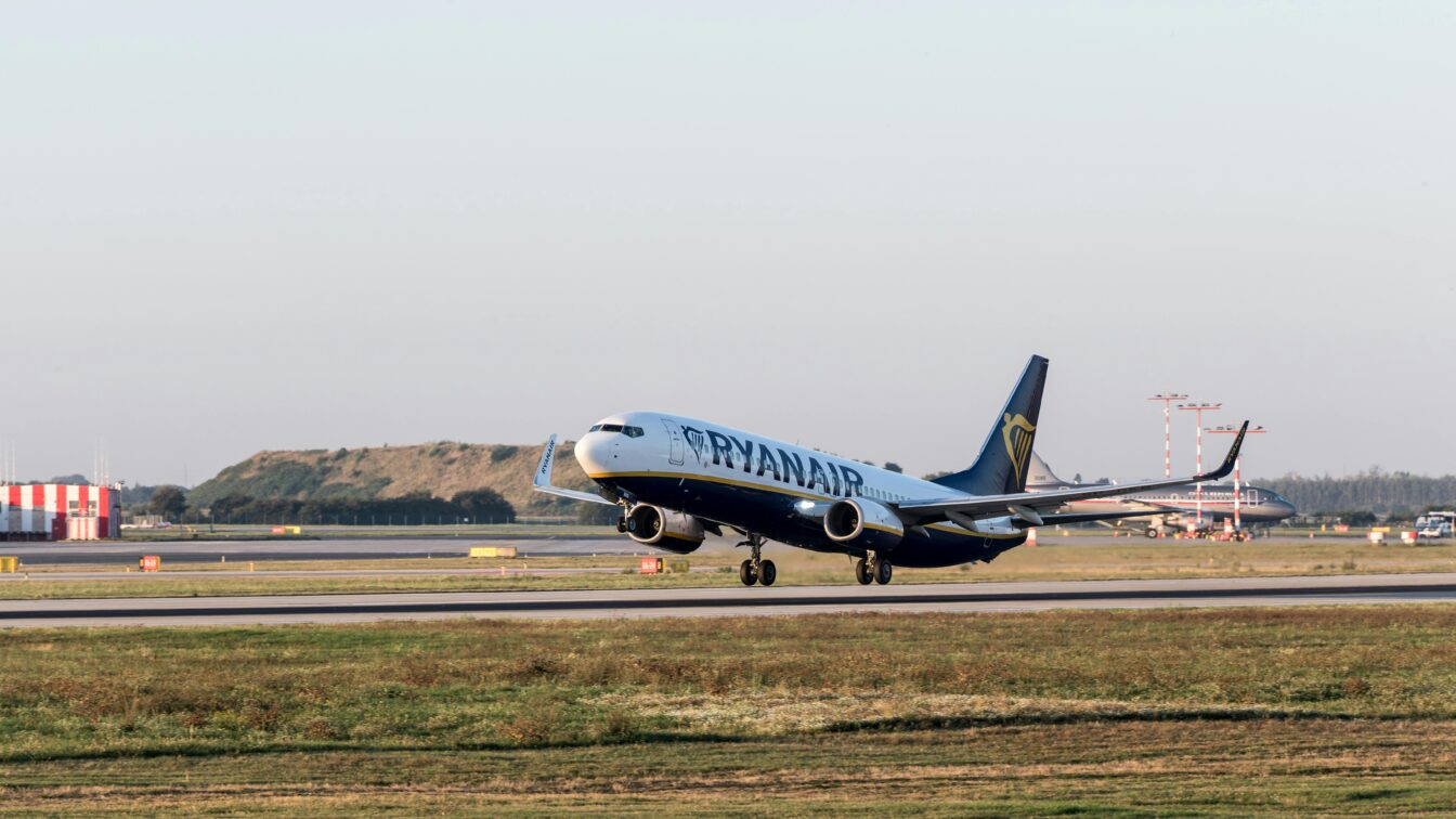 Flugzeug von Ryanair beim abheben: Streichungen in Deutschland