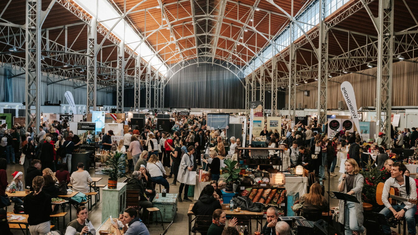 Edelstoff Weihnachtsmarkt XMAS Markt Marx Halle