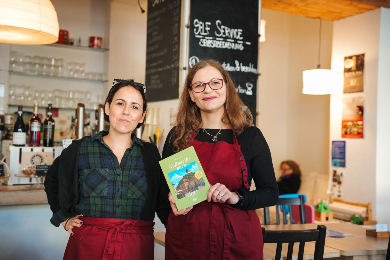 Roberta Della Valle und Giulia Vasi im römischen Aperitivo-Café Limes in Graz