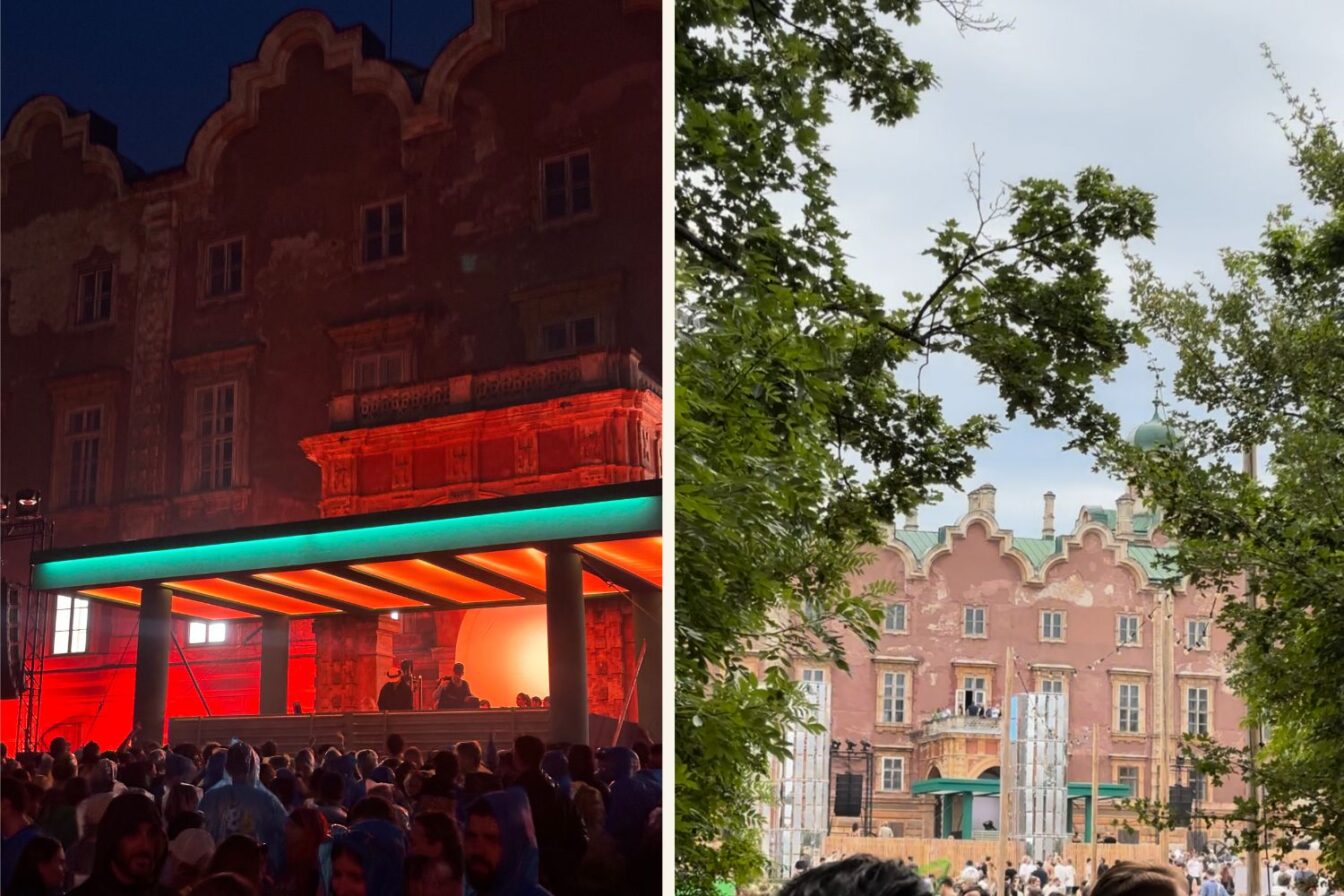 Zweiteilige Fotocollage eines Open-Air-Festivals vor einer verwitterten historischen Backsteinfassade. Links: eine Menschenmenge tanzt nachts vor einer modern beleuchteten Bühne in kräftigem Rot- und Türkislicht, DJ-Booth zentral. Rechts: dieselbe Location am Tag, durch Bäume gerahmt; Besucherinnen stehen vor Bühnenaufbau und der markanten Fassade mit grünen Dächern
