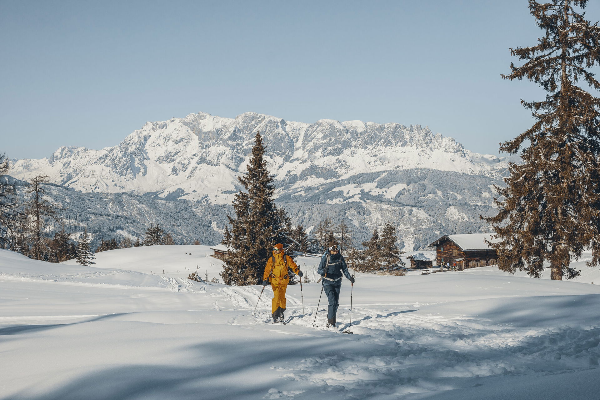 Eine Skitour durch den Schnee.