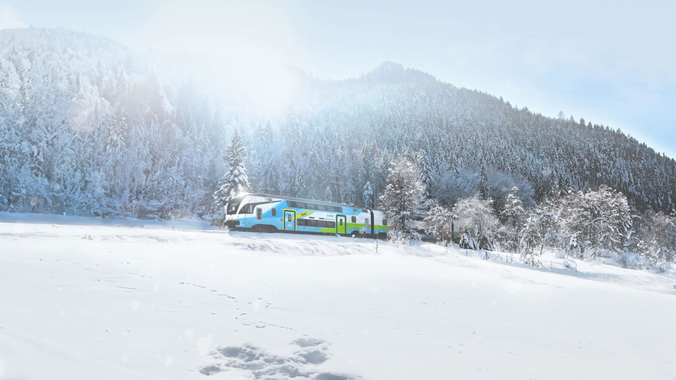 Westbahn Zug in Winterlandschaft