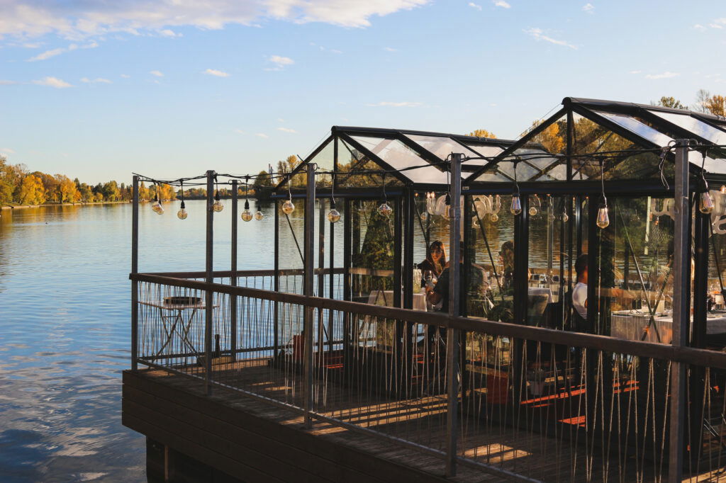 Glashäuser an der Alten Donau beim Bootshaus