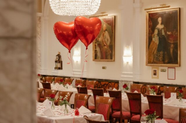 das romantisch dekorierte Hotel Restaurant Schick in Wien
