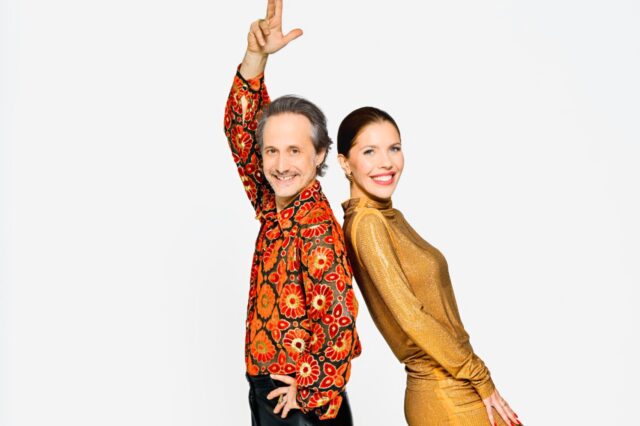 Victoria Swarovski und Michael Ostrowski moderieren den 70. Eurovision Song Contest in Wien! - Die Moderation für den Eurovision Song Contest steht fest: Victoria Swarovski und Michael Ostrowski sind die Hosts des größten TV-Unterhaltungsevents der Welt. Das Duo wird alle neun Shows vom 12. bis zum 16. Mai 2026 moderieren und mit „Good Evening Europe!“ ein Millionenpublikum aus der Wiener Stadthalle begrüßen. - Im Bild: Michael Ostrowski und Victoria Swarovski moderieren den Eurovision Song Contest. Foto: ORF/Thomas Ramstorfer. Veröffentlichung honorarfrei nur für redaktionelle Berichterstattung in Sendungszusammenhang und mit Copyrightangabe.