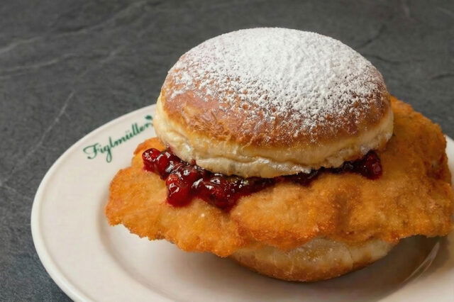 der Wiener Krapfen vereint süßen Krapfen und Figlmüller-Schnitzel