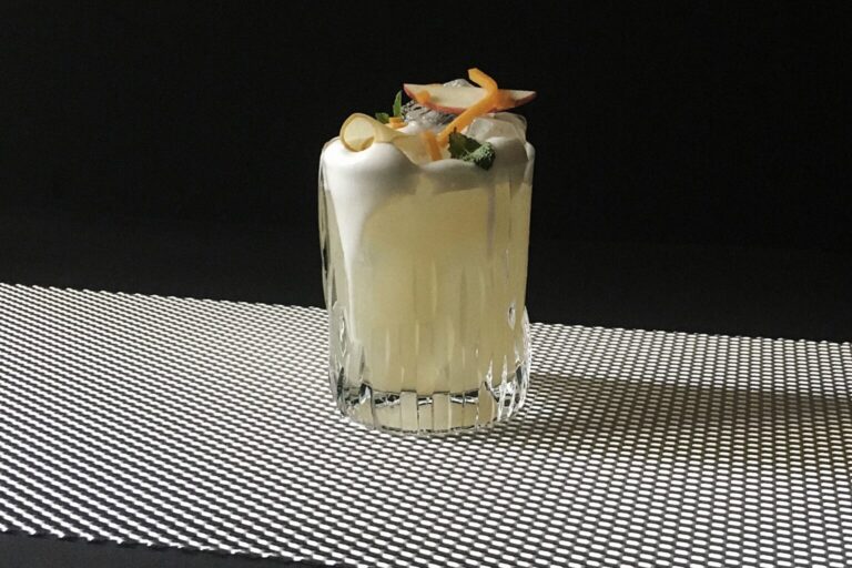 Cocktail vom Lokal Bruder in Wien, 1060 – ein Restaurant, das für große Gruppen geeignet ist