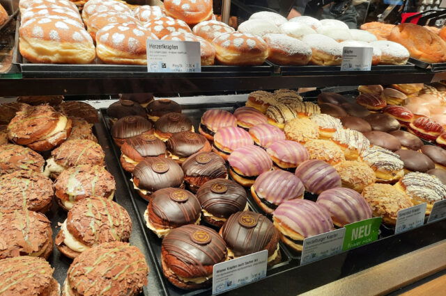 Wir sind auf der Suche nach den besten Krapfen in München 2026 – von klassisch bis hin zu Matcha