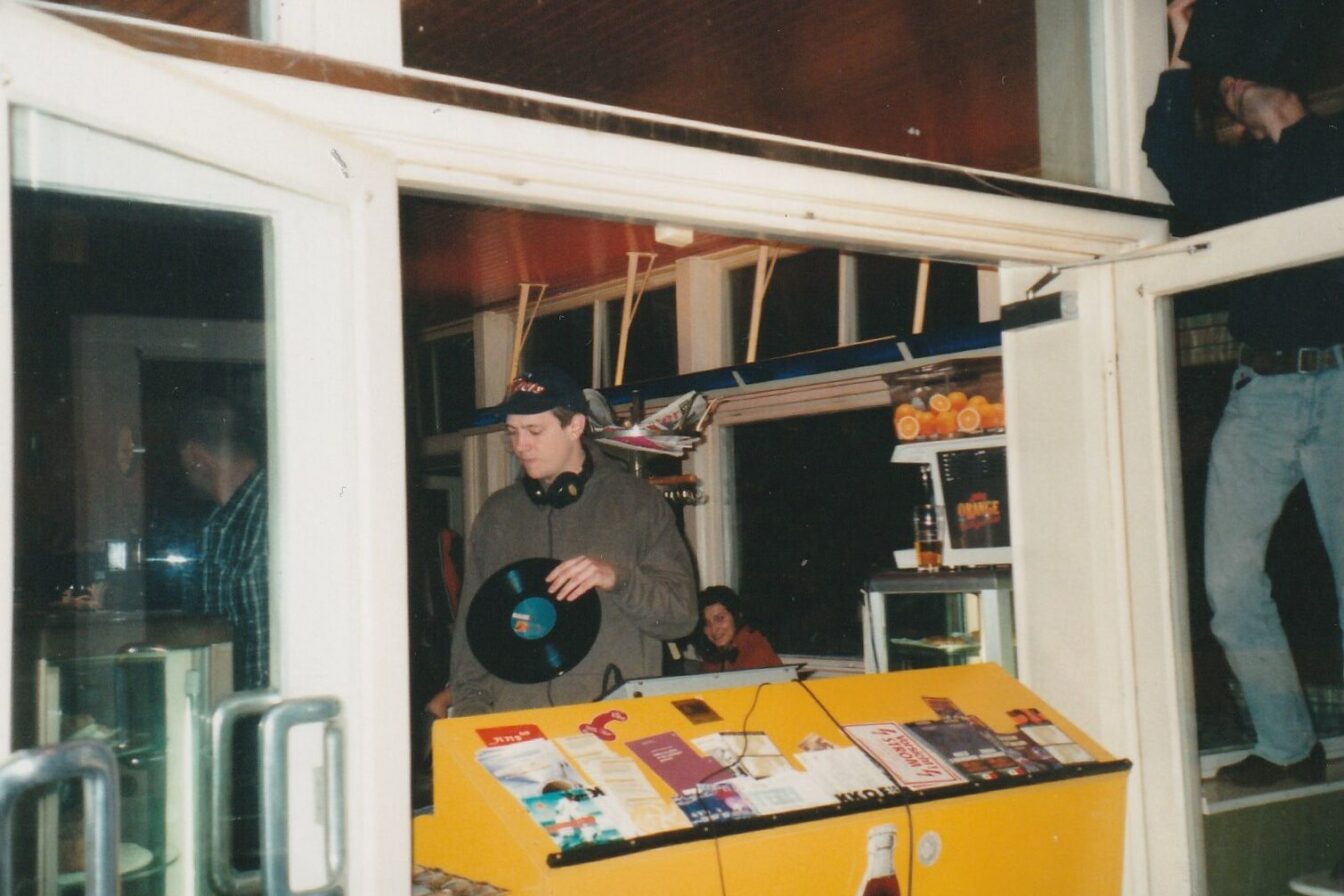 Das Techno Cafe Wien feiert 30-jähriges Jubiläum mit Eindrücken von früher.