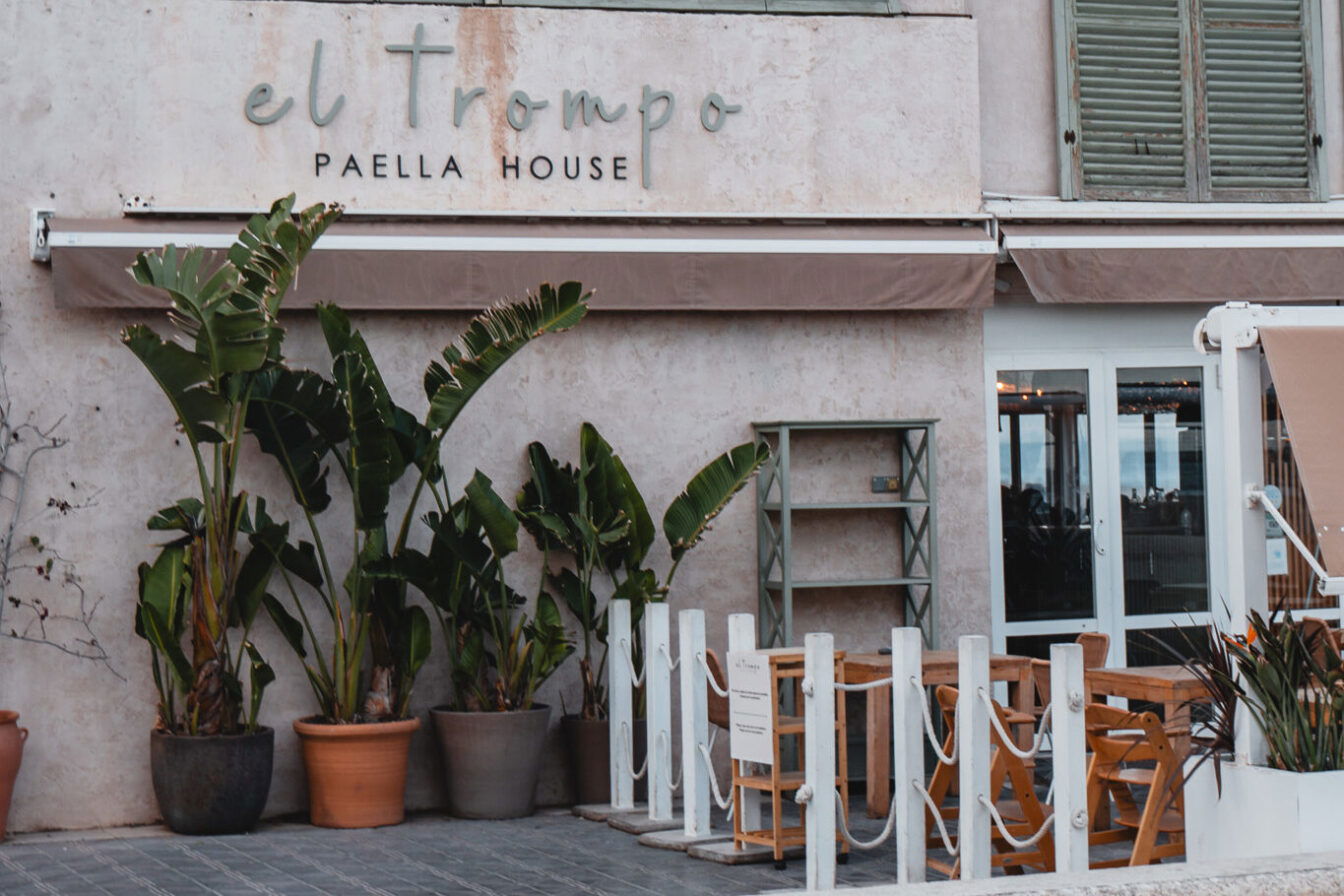 Das El Trompo House am Strand von Valencia.