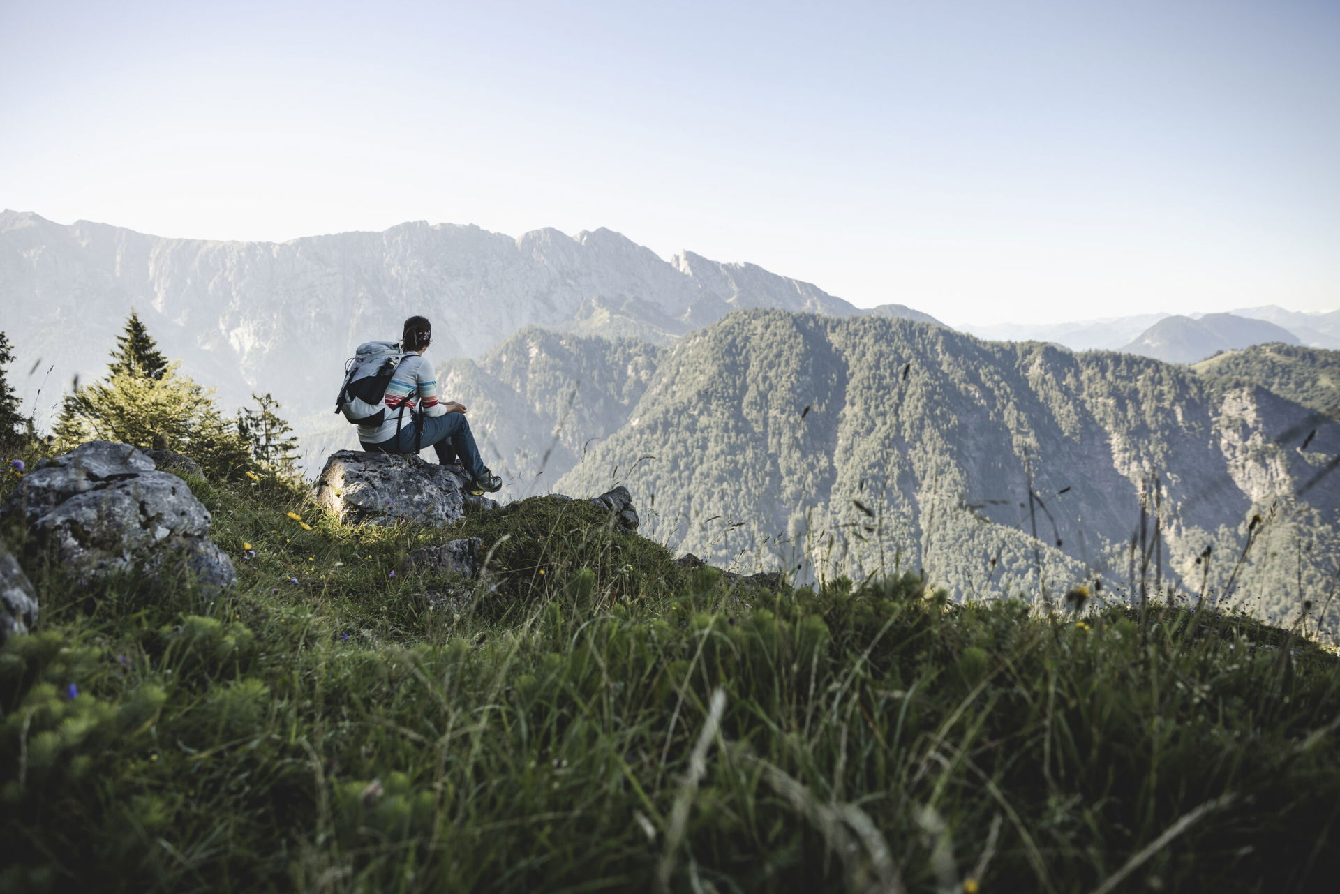 Wanderer vor Bergpanorama (c) Philipp Huber