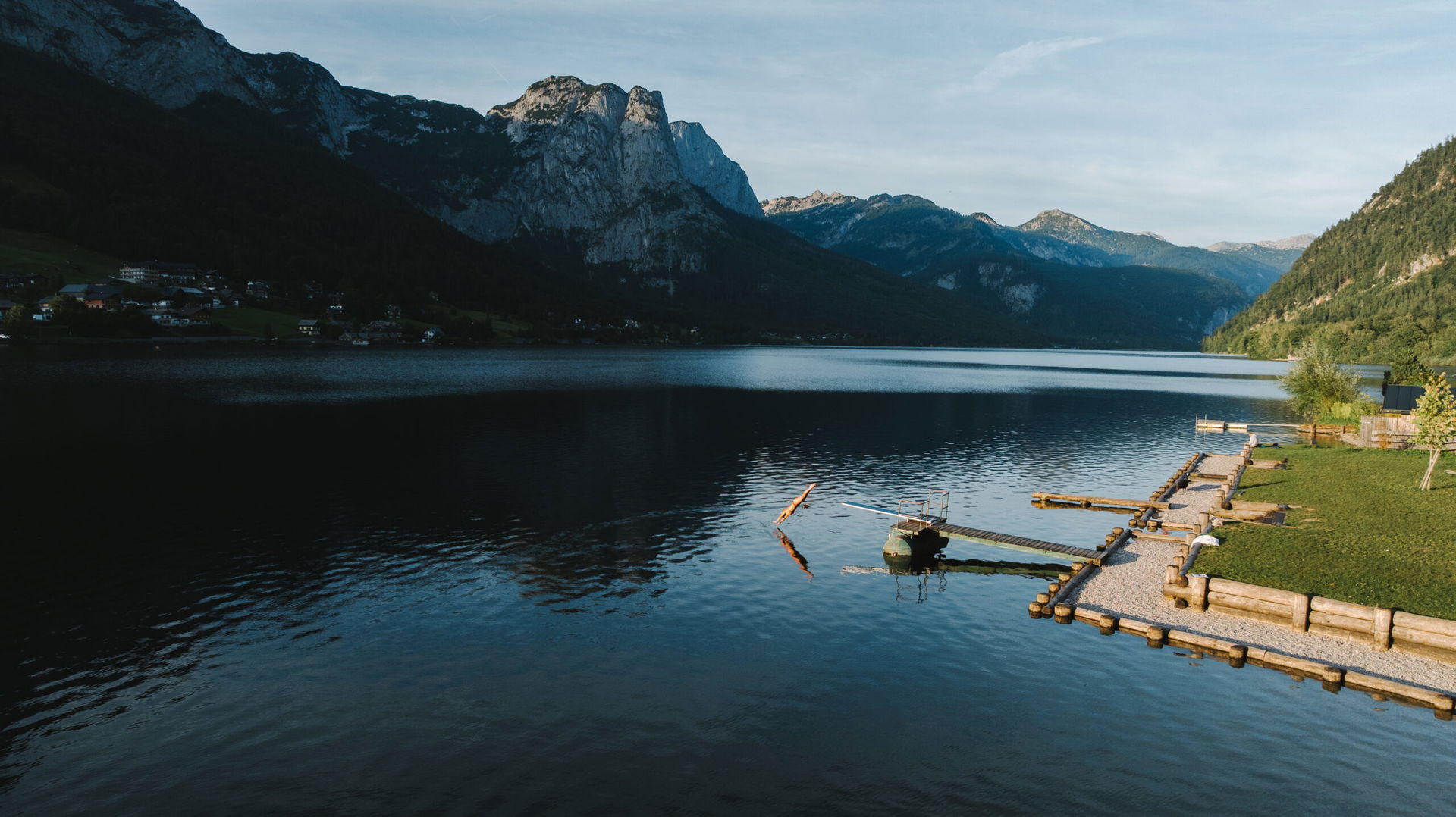 Sprung in den Grundlsee