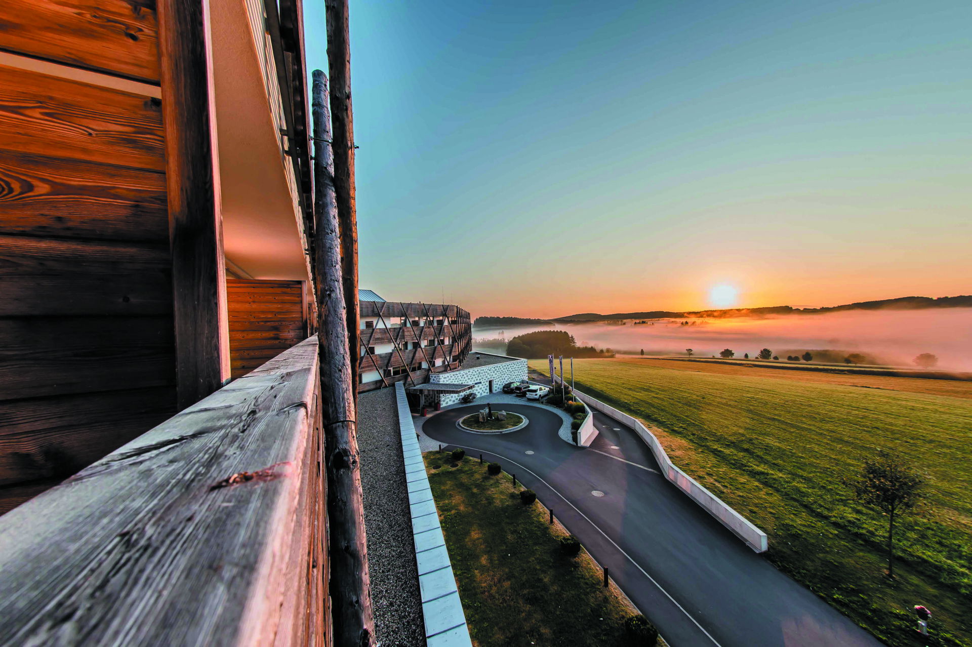 Blick vom Fenster des Falkensteiner Hotels Bad Leonfelden auf den Sonnenuntergang