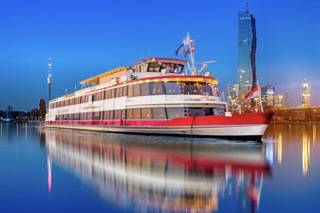 Eurovision Song Contest in Wien: Euro Night Cruise auf der MS Admiral Tegetthoff von der DDSG, eine ESC-Party am Schiff in Wien