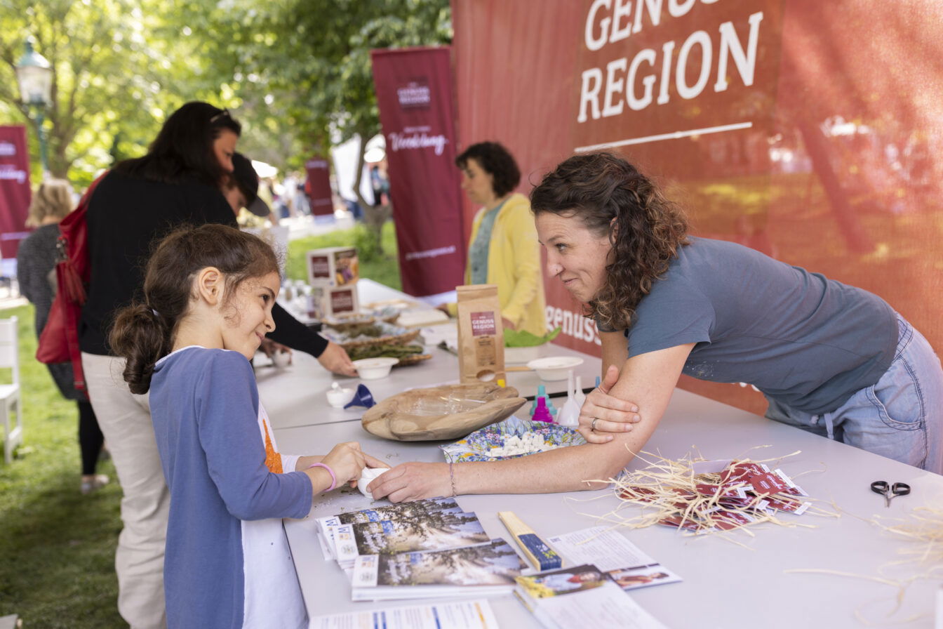 Genuss-Festival im Wiener Stadtpark mit Erlebnisstationen und regionalen Spezialtiäten.