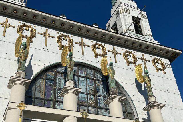 Ein Blick auf die Otto Wagner Kirche