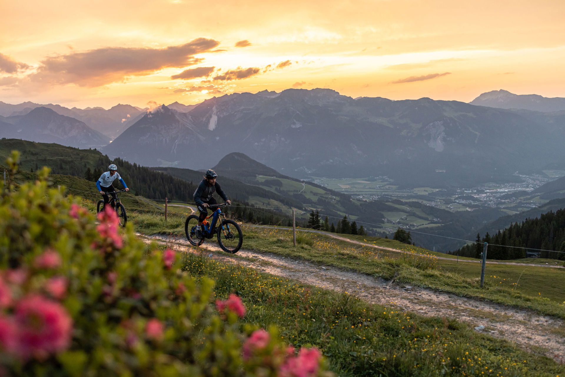Bike Tour bei Sonnenuntergang im Alpbachtal