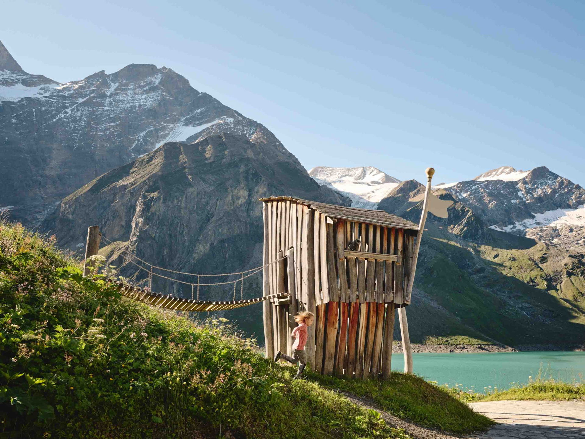 Kind am Spielplatz, Stausee Mooserboden, Kaprun, Salzburg
