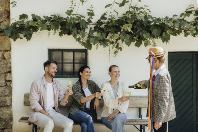 Wein im Weinviertel: Poysdorf Radyweg_Kellergassenfuehrung