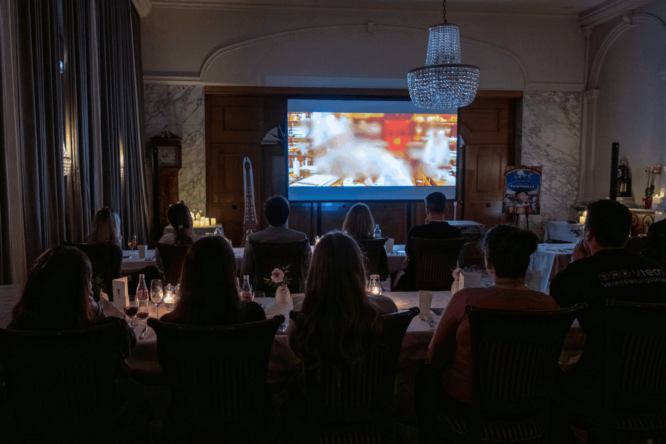 Fine Dining Erlebnis mit Kino-Screening im Hotel Stefanie in Wien bei erstmaliger Premiere von Tasting Movies 2026.