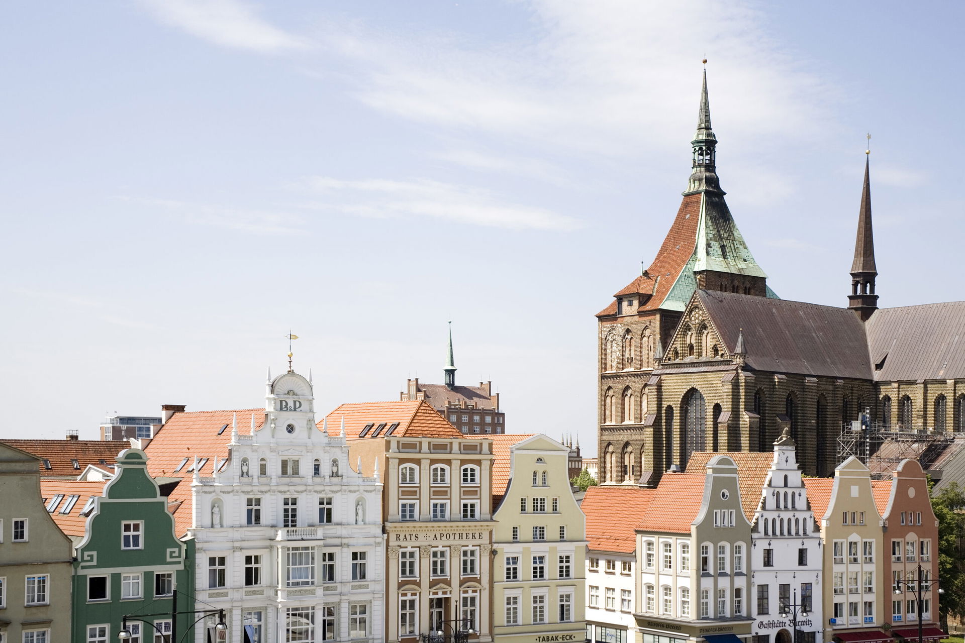 Blick auf das Steigenberger Hotel in Rostock.