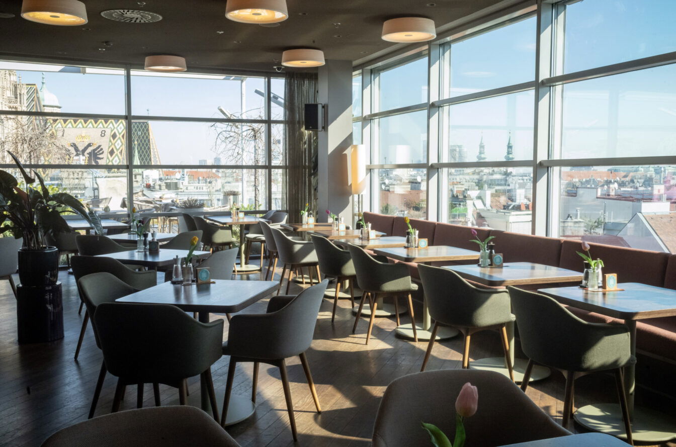 Die SkyBar im STEFFL mit Blick über Wien und auf den Stephansdom.