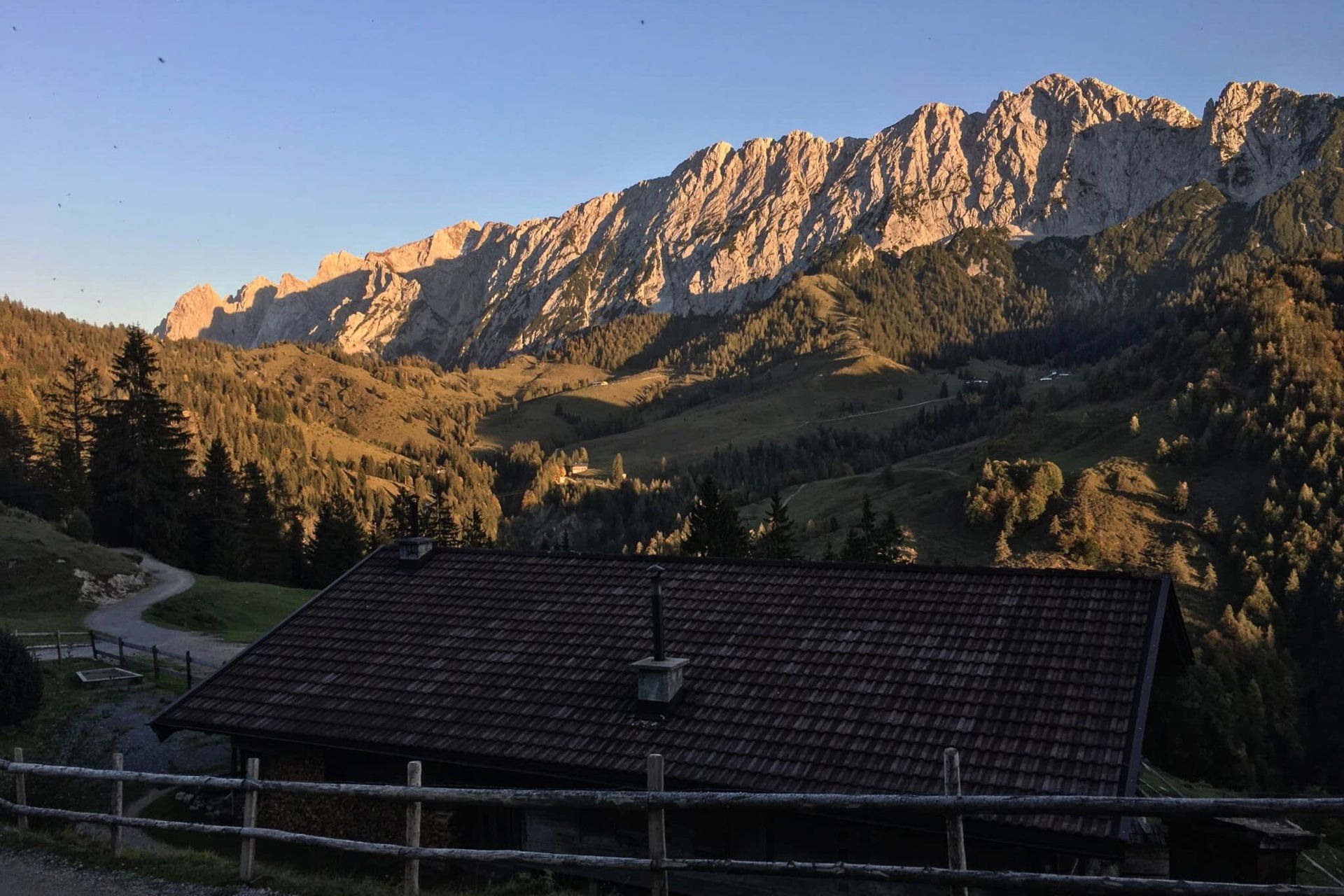 Brentenjochalm Wilder Kaiser, mit Blick auf Kaindlhütte Einstieg Bettlersteig