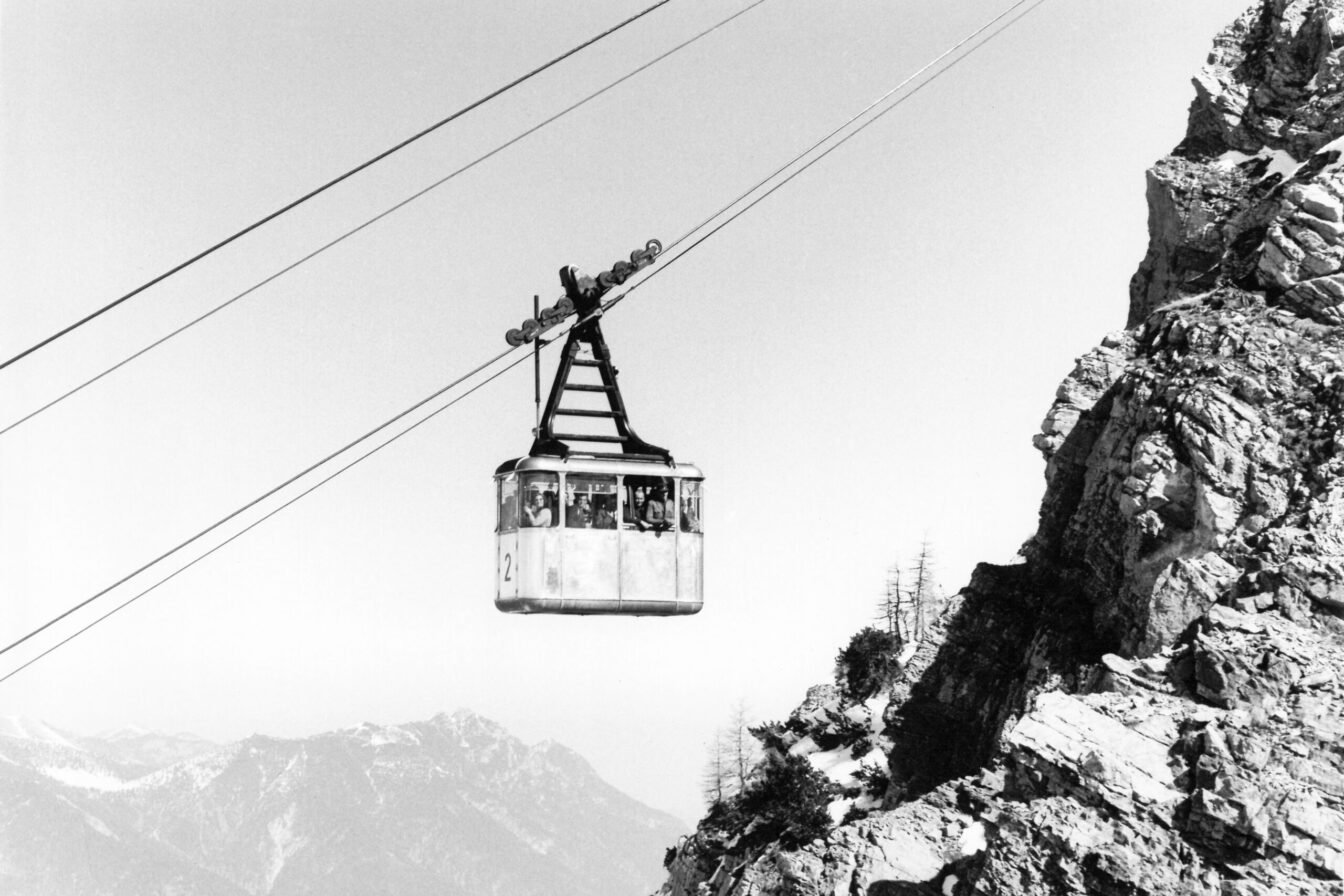 Seit 1926 ist die Tiroler Zugspitzbahn Kult und Wirtschaftsmotor in der Region Tiroler Zugspitz Arena.