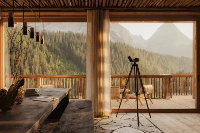 (c) Eriro Alpine Hide