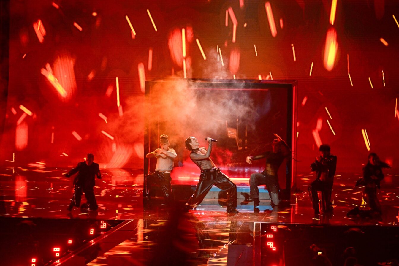 Eurovision Song Contest 2026 - Semifnale 2 - live - Im zweiten Halbfinale des Eurovision Song Contest 2026 treten in der Wiener Stadthalle 15 Länder an. Zu sehen live am 14. Mai 2026 ab 21.00 Uhr in ORF 1 und auf ORF ON. - Im Bild: Søren Torpegaard Lund aus Dänemark mit "Før vi Går Hjem".