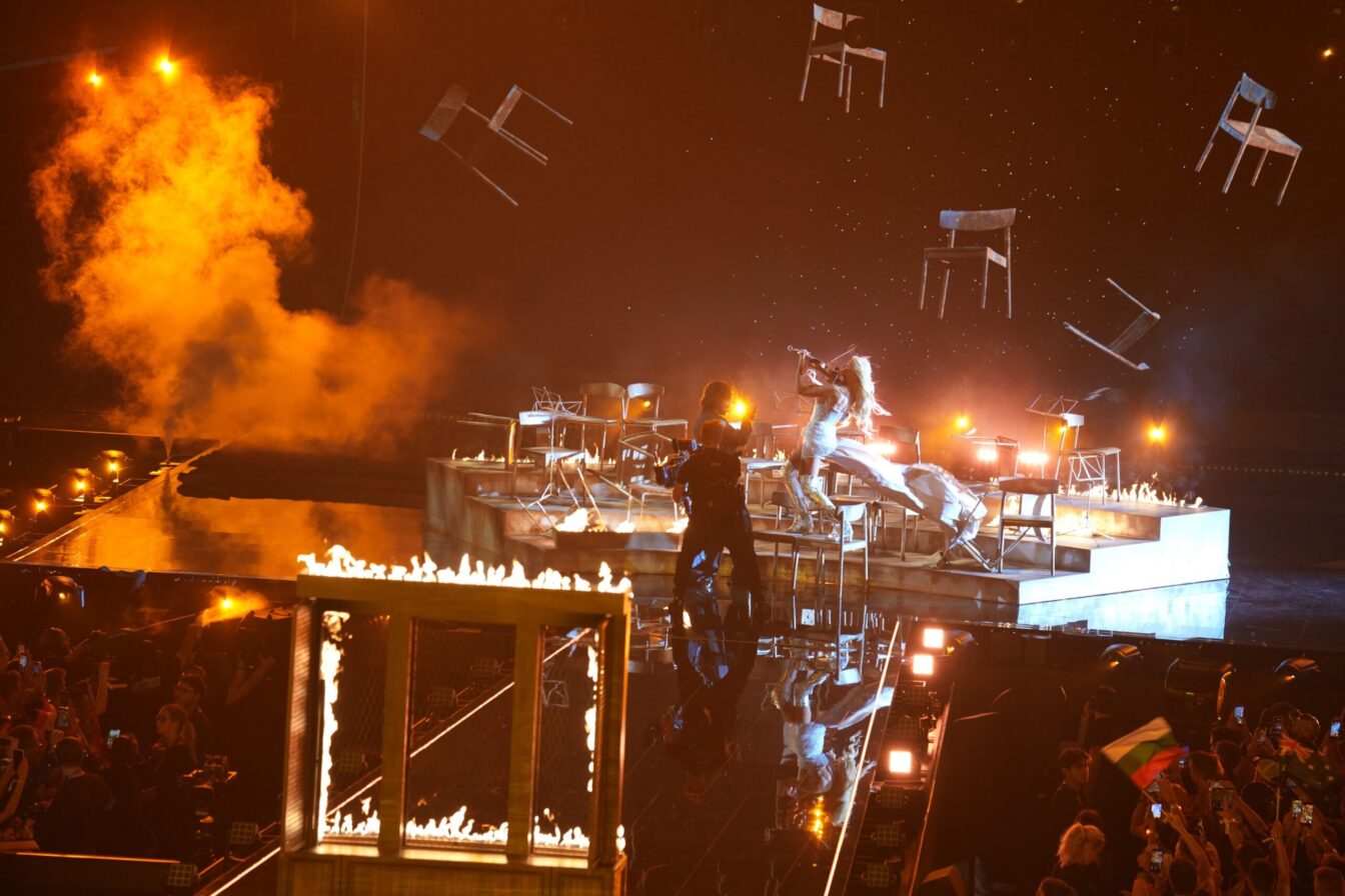 Eurovision Song Contest 2026 - Finale - live - 25 Länder wetteifern darum, die Nachfolge des Vorjahressiegers JJ anzutreten. Im Bild: Linda Lampenius x Pete Parkkonen aus Finnland mit „Liekinheitin“. 