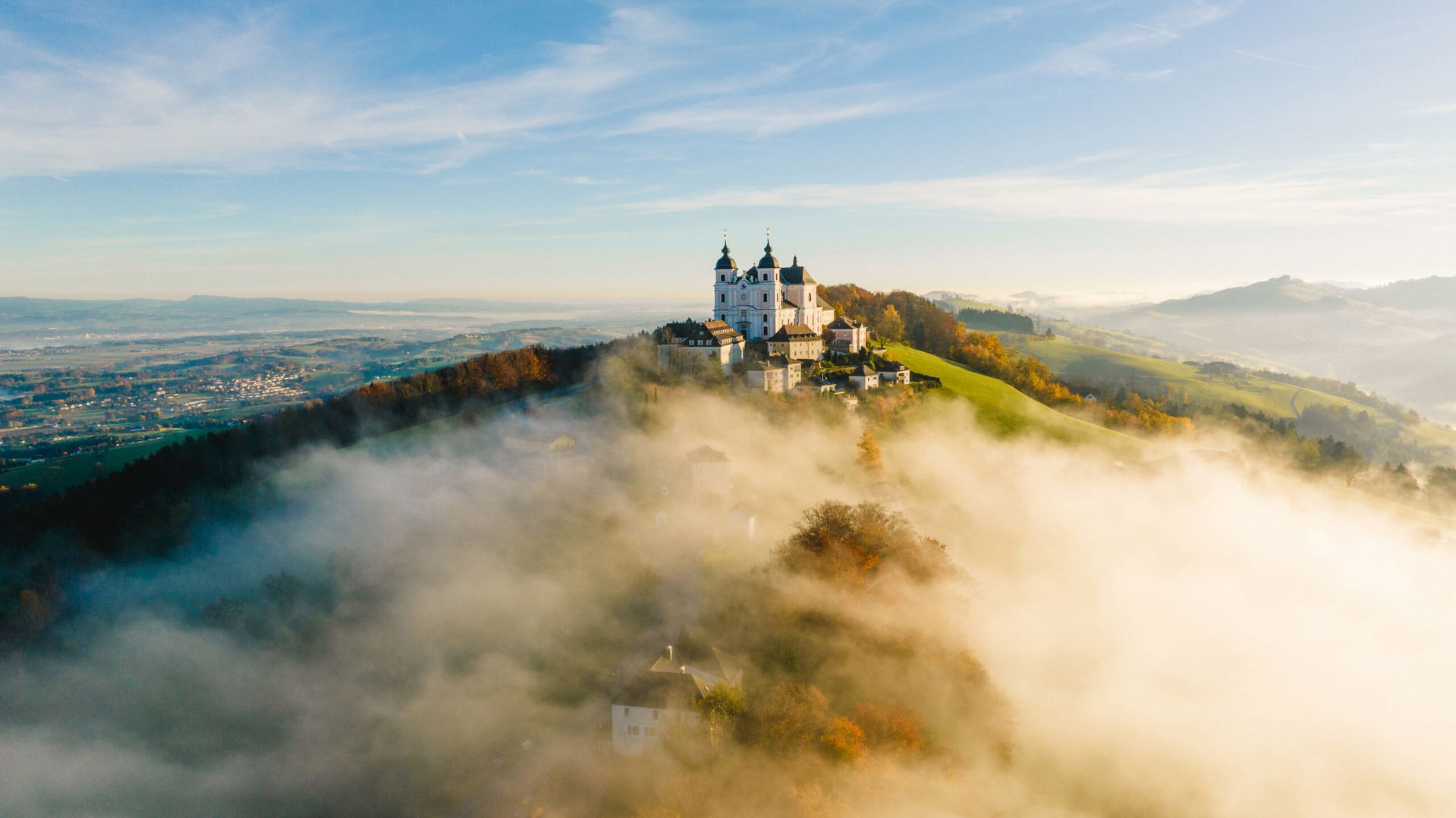 Basilika Sonntagberg über dem Nebel