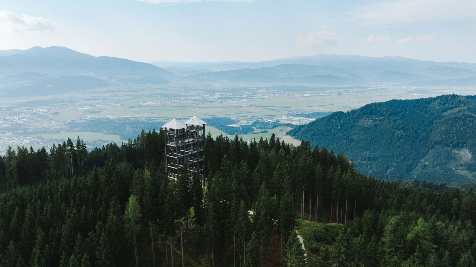 Der Turm im Gebirge im steirischen Murtal