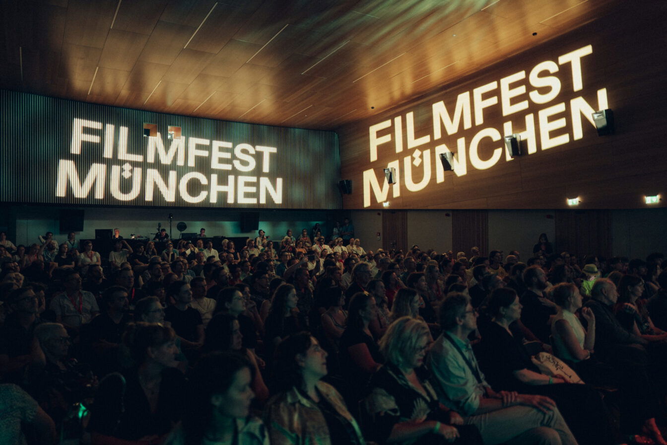 CineMerit Verleihung an STELLAN SKARSGÅRD mit dem Filmtalk IM GESPRÄCH MIT STELLAN SKARSGÅRD im Theatersaal im Amerikahaus anlässlich des 42. FILMFEST MÜNCHEN am 29. Juni 2025. 

© Joel Heyd / Filmfest München
